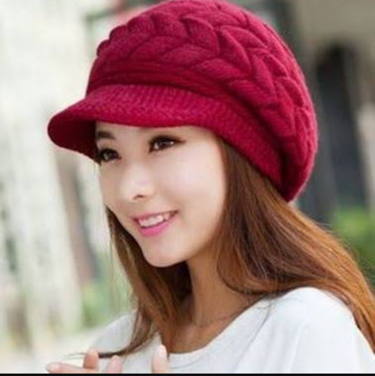 Теплые шапки с козырьком женские