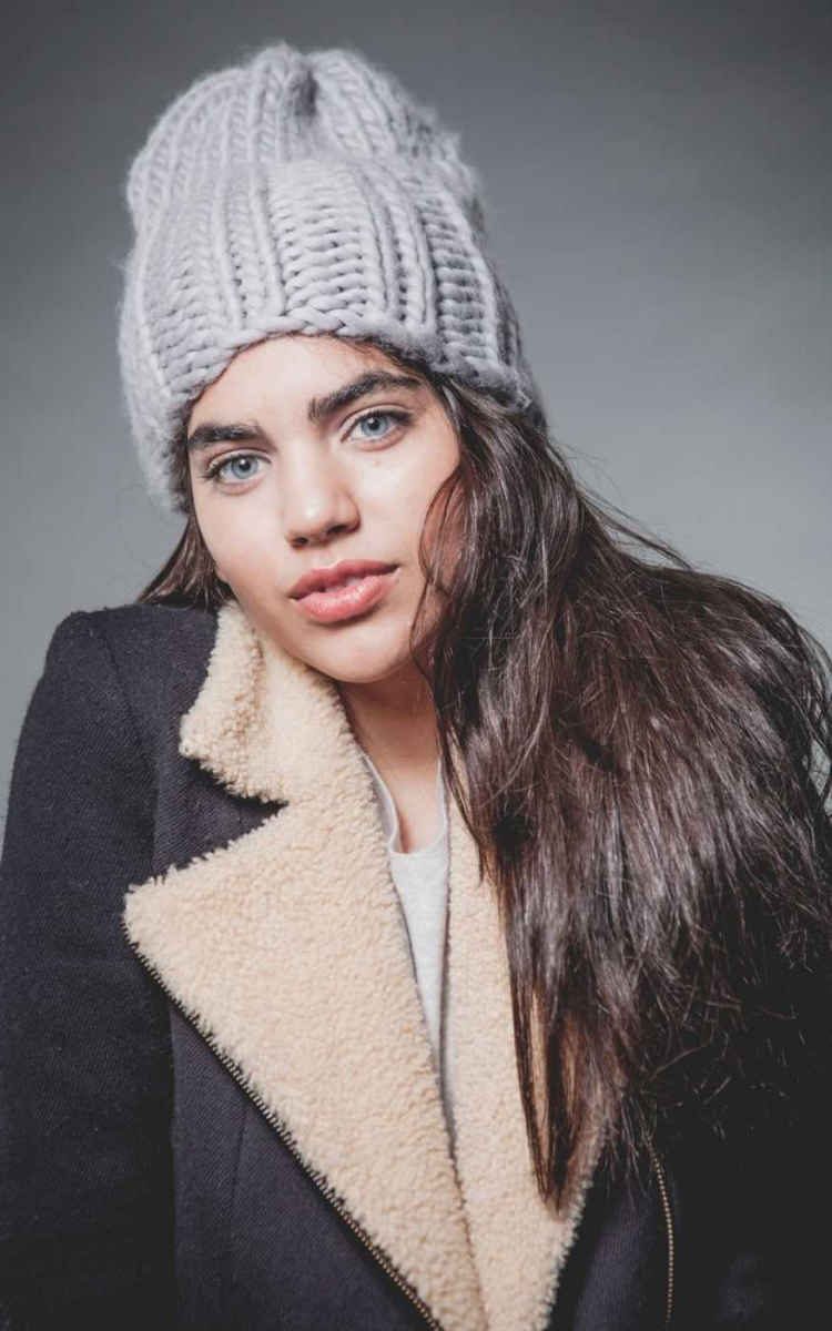 Шапка из толстой пряжи спицами