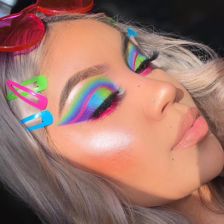 Неоновый макияж