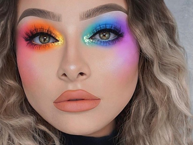 Яркий макияж