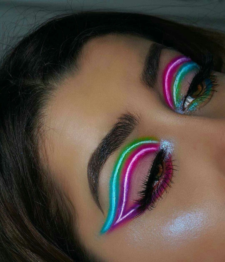 Необычный неоновый макияж