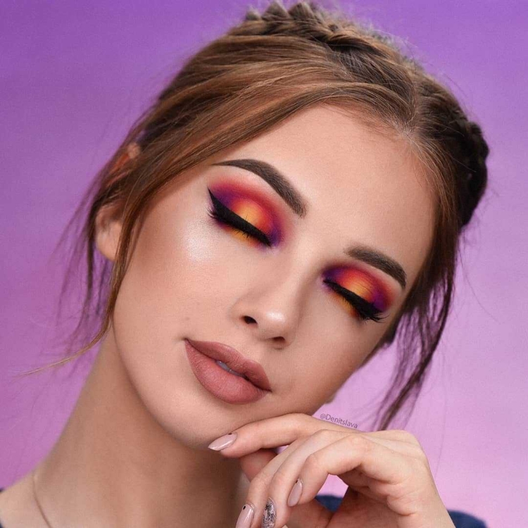 Яркий макияж