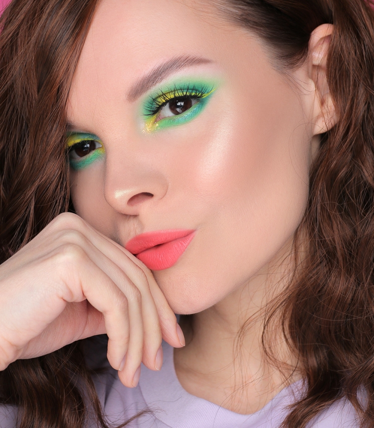 Макияж с желтыми стрелками