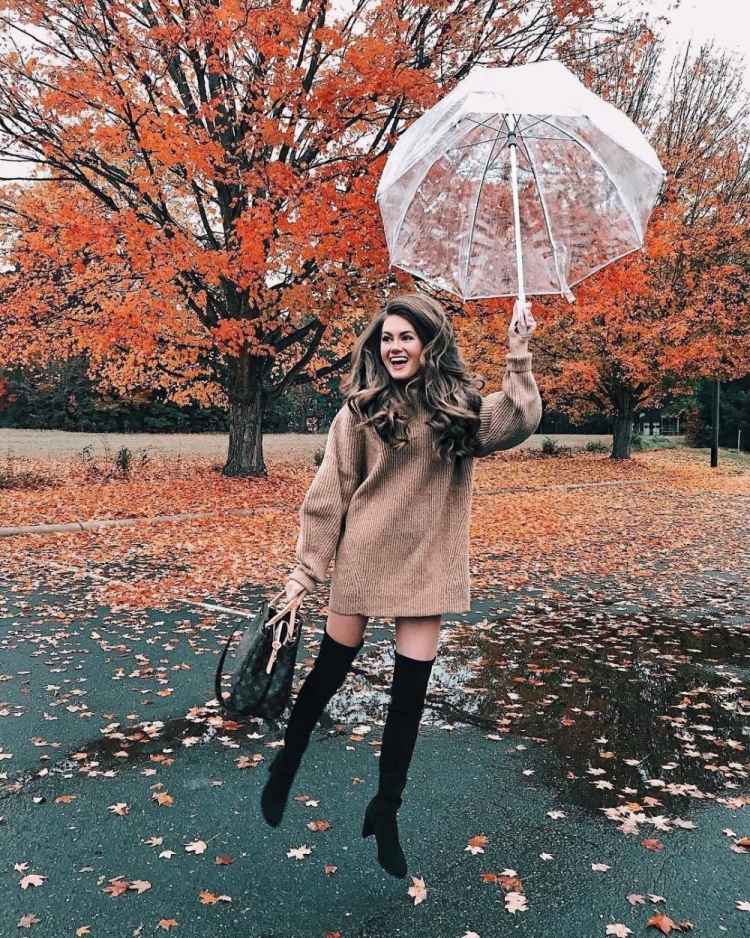 Фотосессия осенью в городе с зонтом