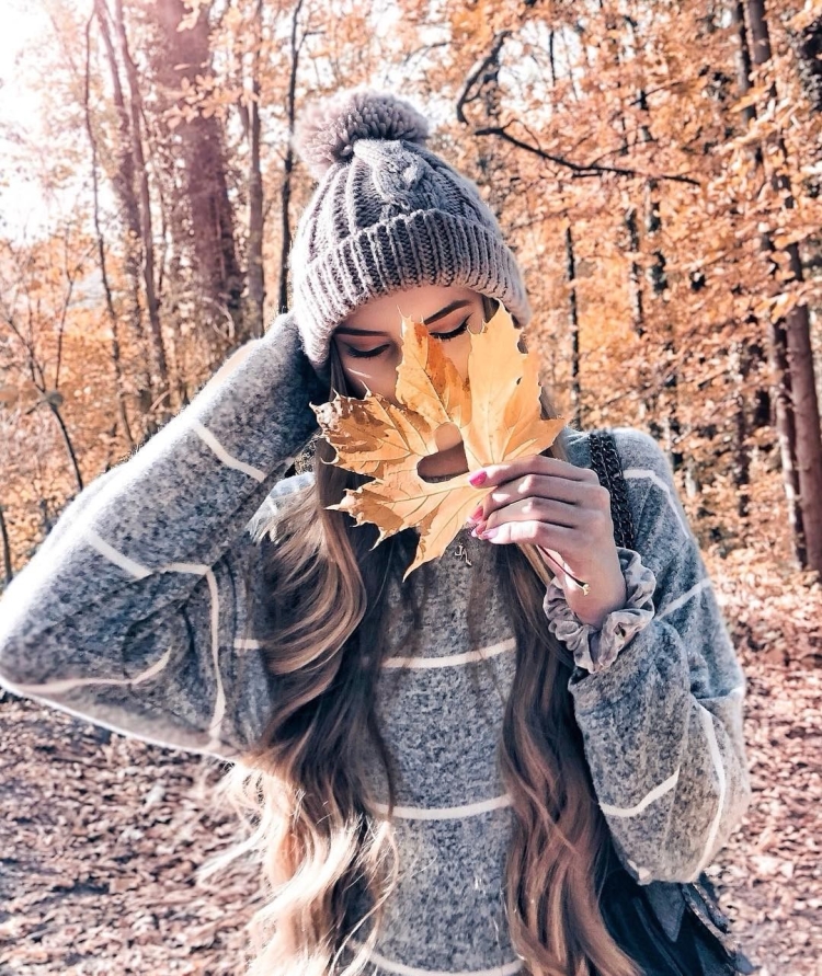 Ава девушка в шапке осень