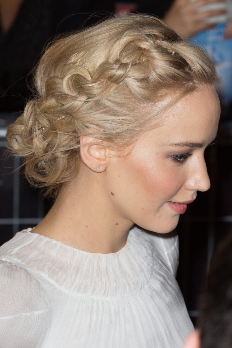 Дженнифер Лоуренс косички