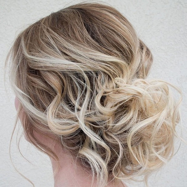 Воздушные прически на средние волосы