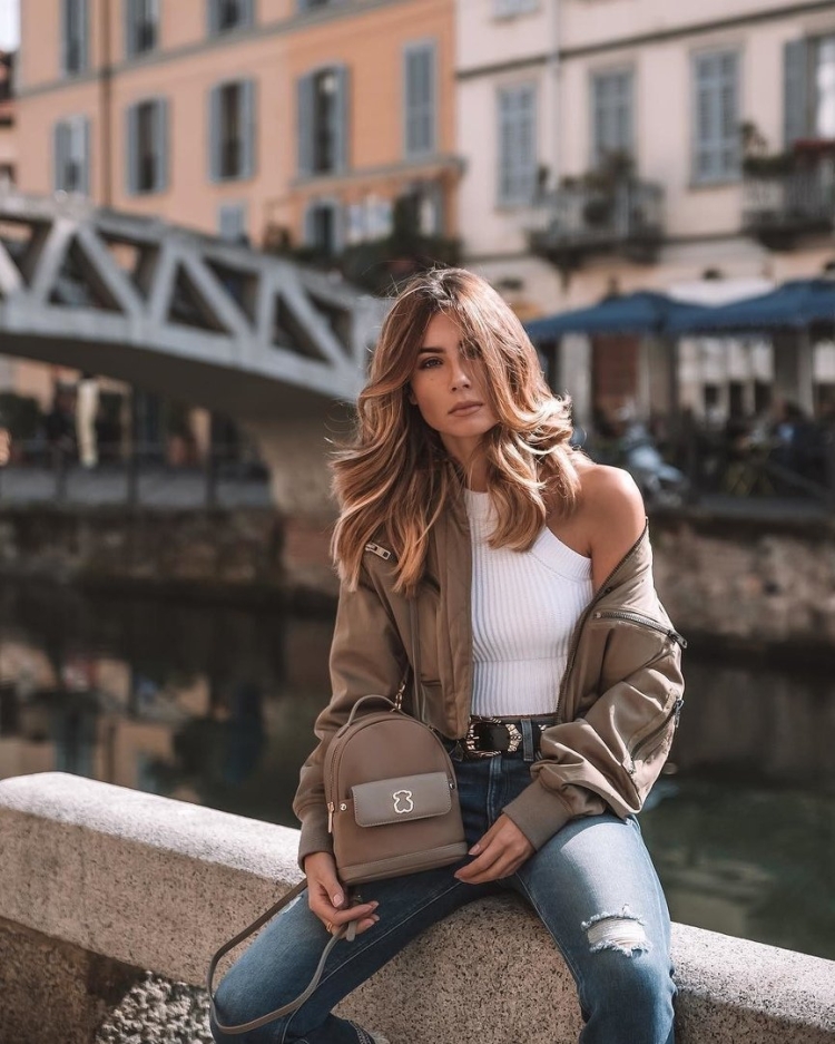 Девушка в бежевых тонах