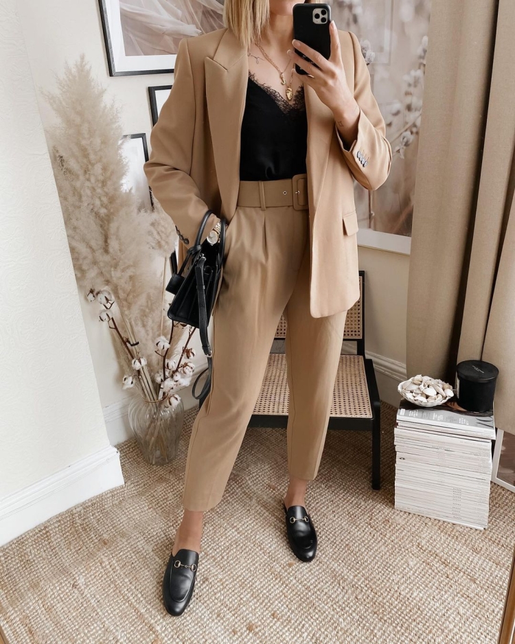 Модный лук в бежевом цвете