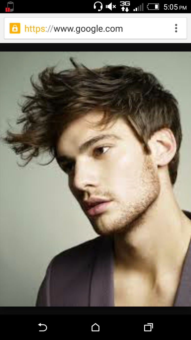 Парень с растрепанными волосами