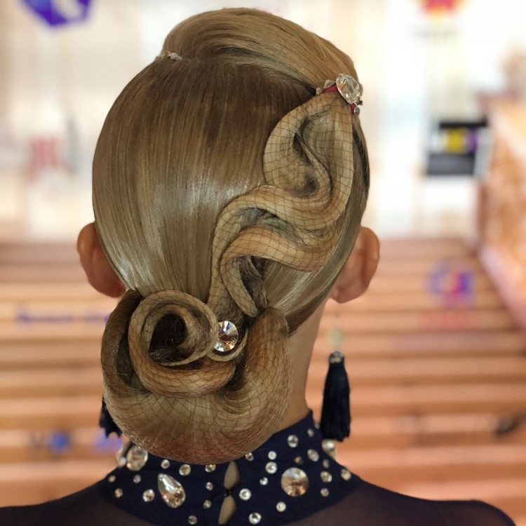 Причёски для бальных танцев для девочек