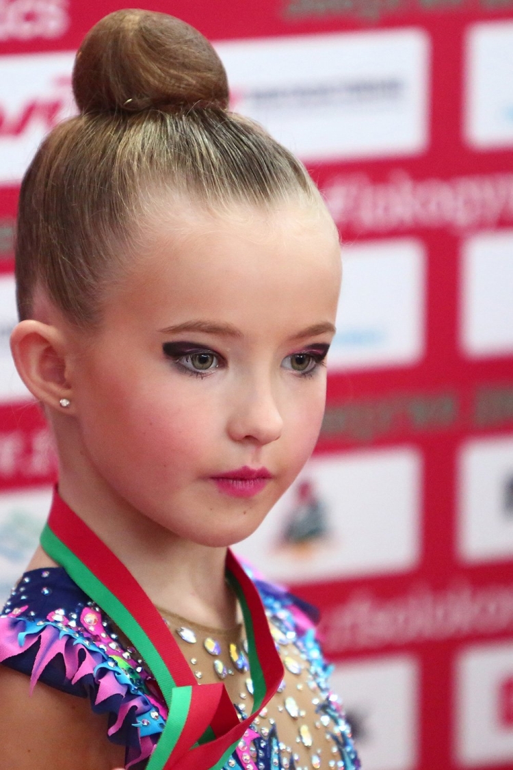 Прическа для художественной гимнастики