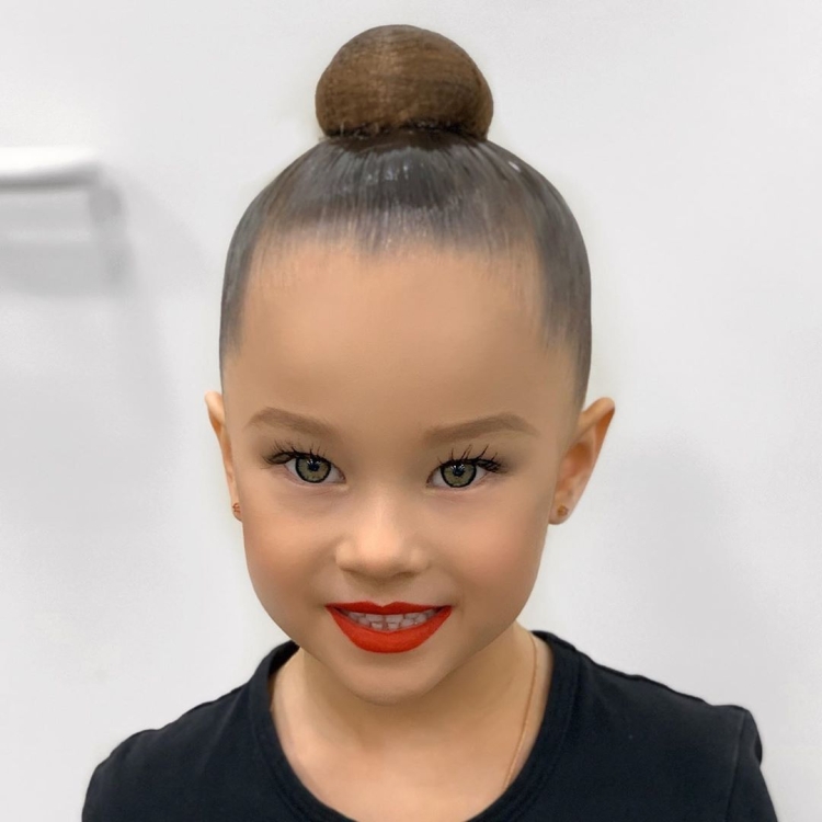 Школьницы гимнастика 12-16 мейкап