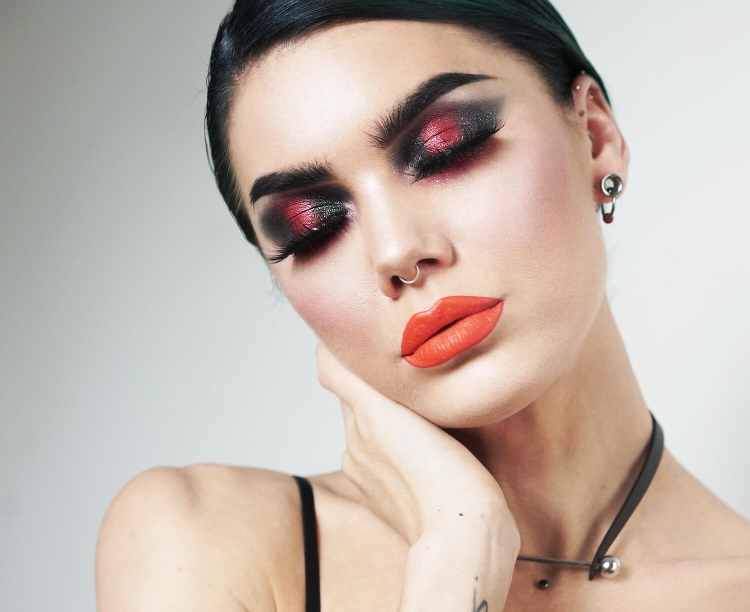 Яркий макияж глэм рока