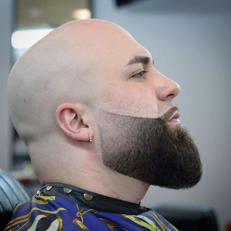 Стрижка бороды с лысой головой