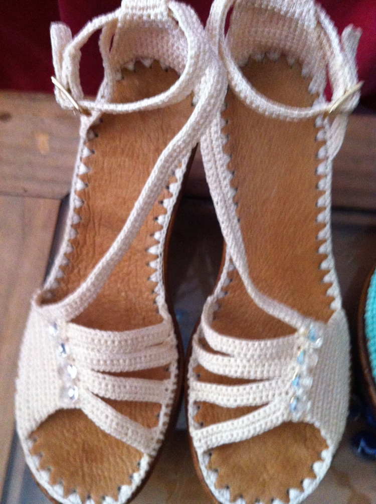Вязаные босоножки