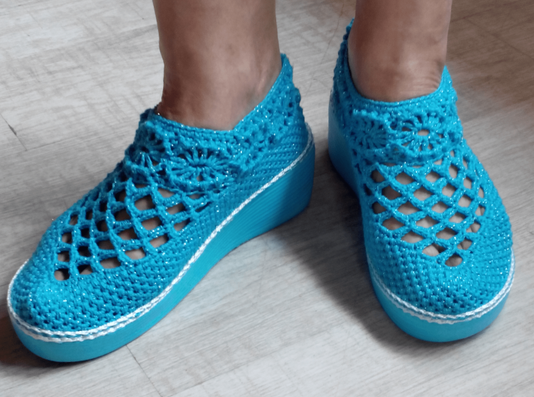 Вязаная обувь на подошве