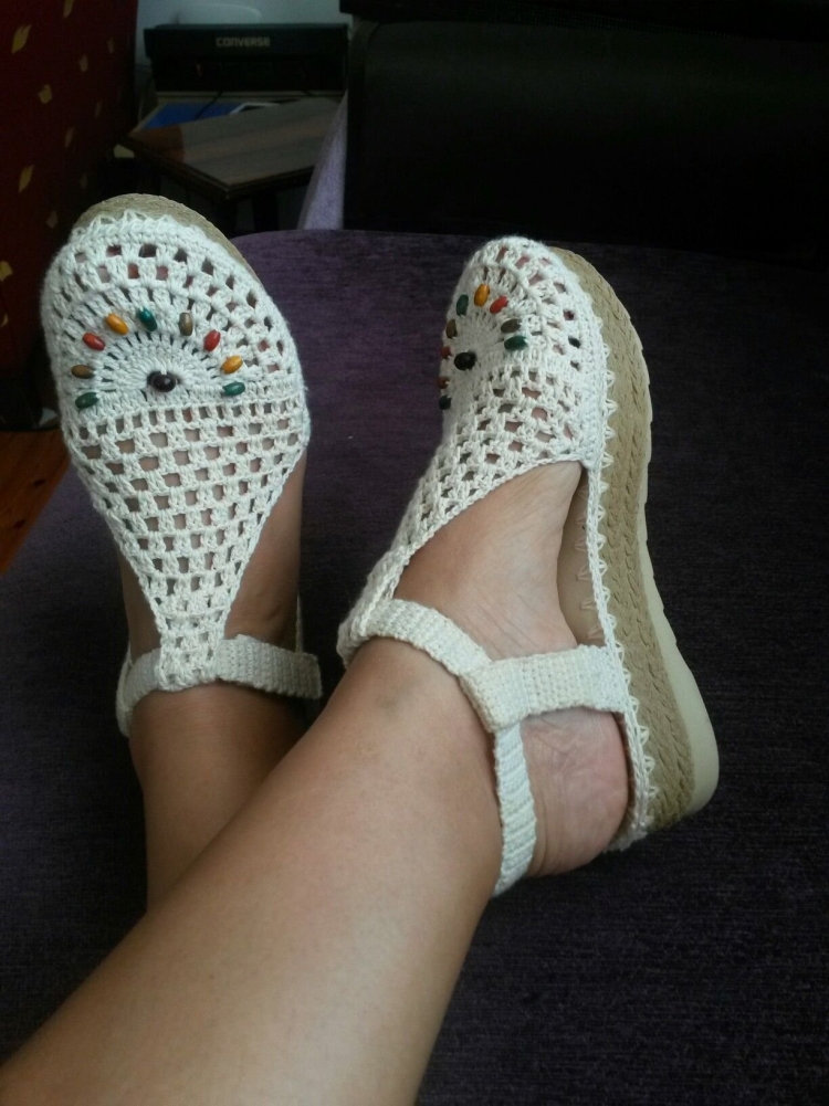 Летние вязаные босоножки