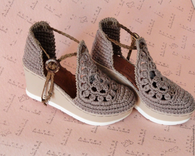 Вязаная обувь на подошве