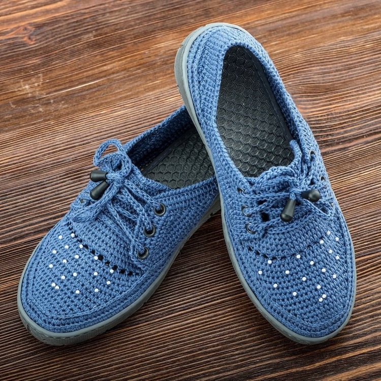 Вязаная обувь на подошве