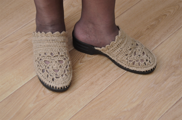 Вязаные тапки из джута
