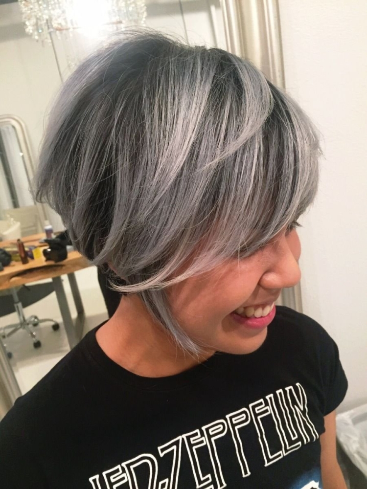 Серо белое мелирование на короткие волосы