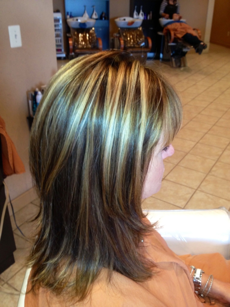 Мелирование на стрижку Каскад на темные волосы