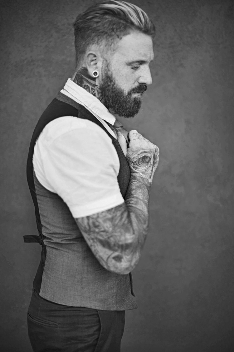 Стильная брутальная мужская стрижка