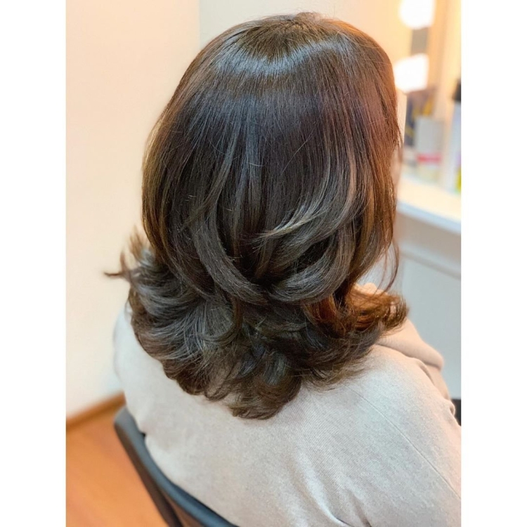 Стрижка на средние волосы вид сзади