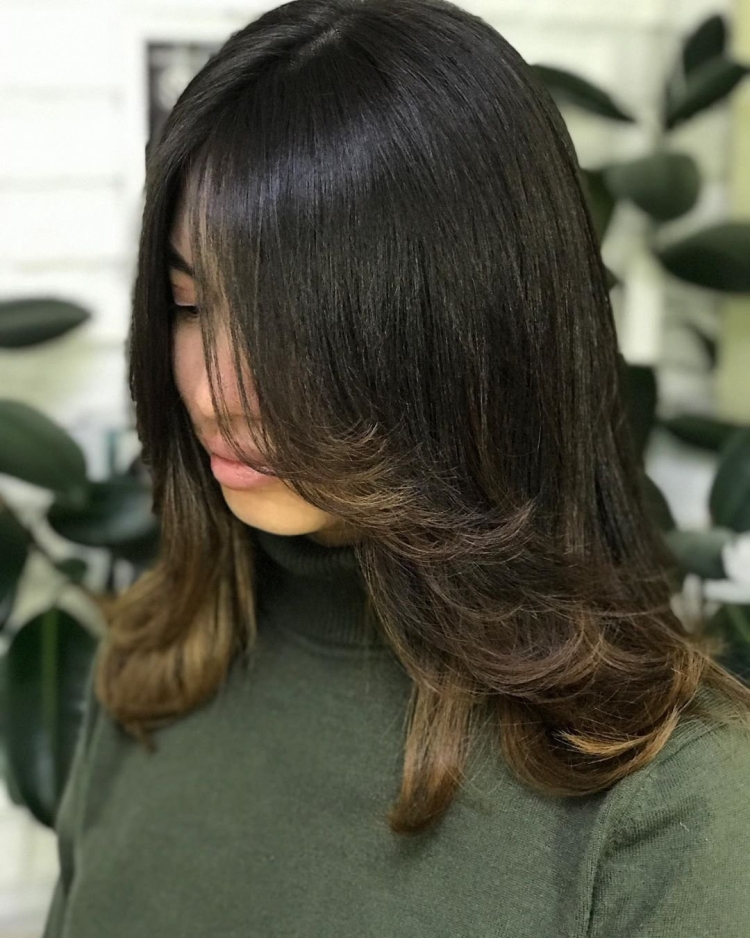 Стрижка легкий Каскад на средние волосы