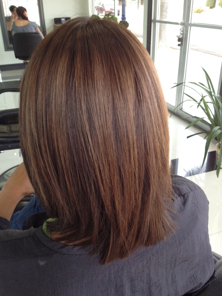 Стрижка Каскад на темных волосах сзади