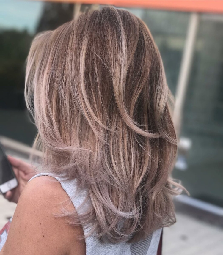 Многослойная стрижка на средние волосы