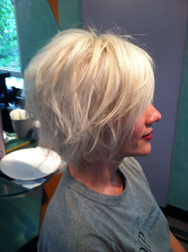 Градуированный Боб блонд