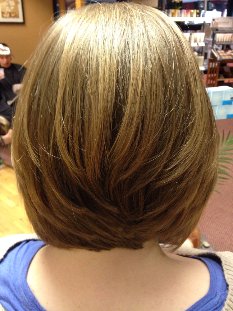 Боб Каскад на средние волосы сзади