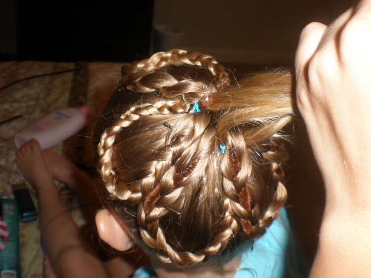 Прическа фонтанчик для девочки