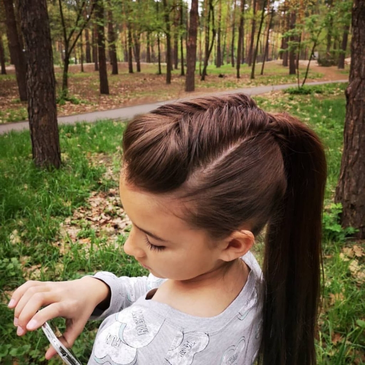 Прическа жгутики для девочки