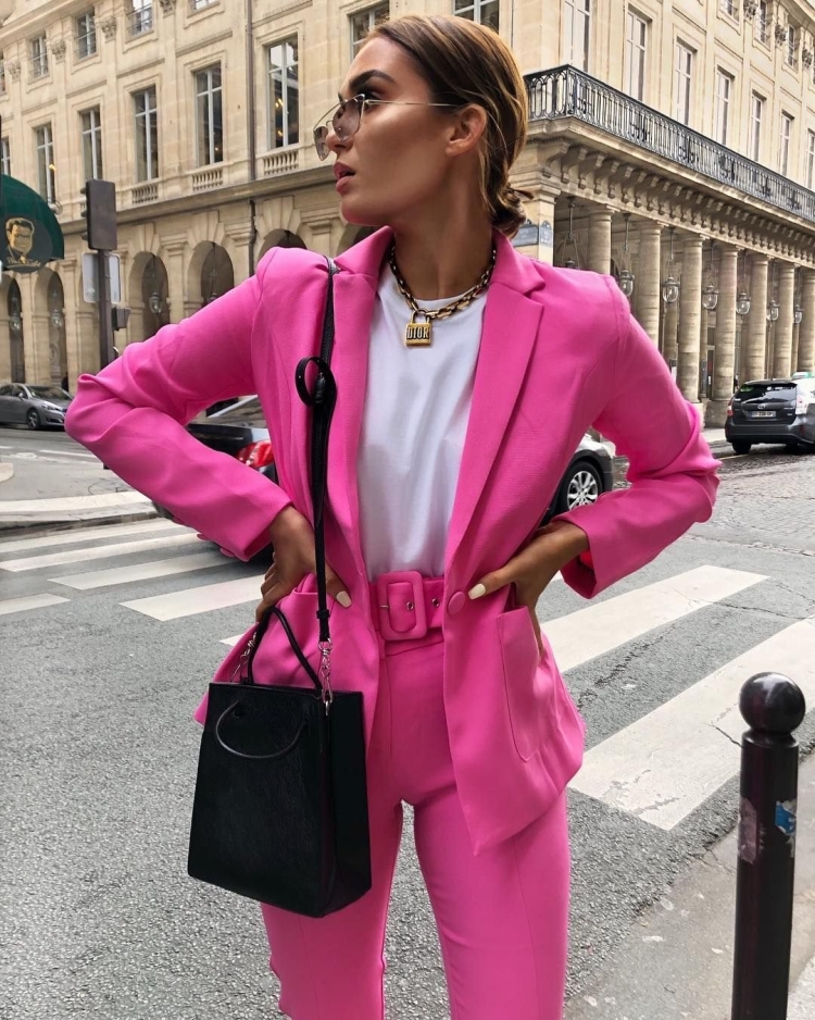 Образы с розовым пиджаком