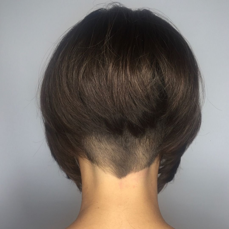 Стрижка Боб затылок