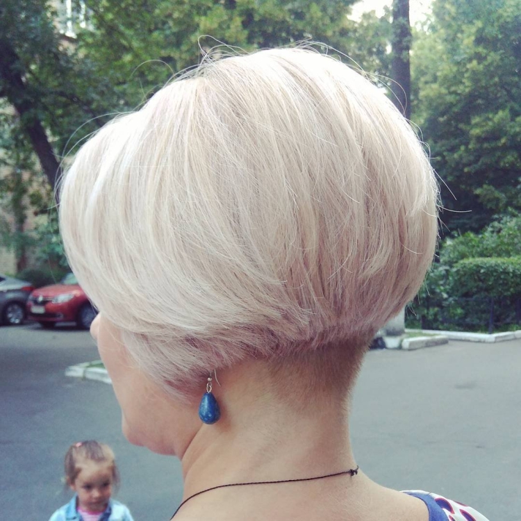 Стрижка Боб каре с коротким затылком