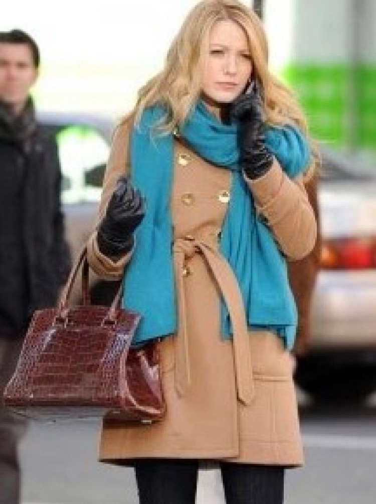 Платок к пальто цвета кэмел