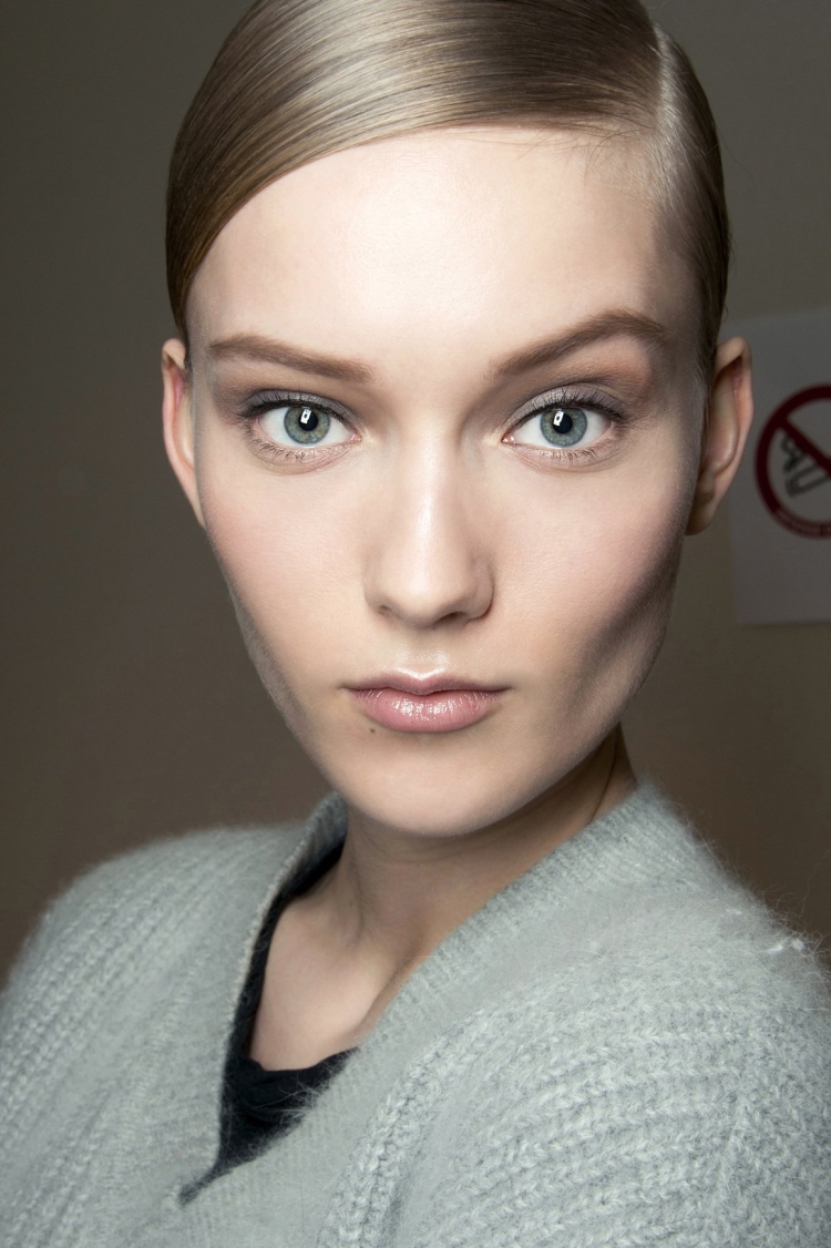 Треугольные брови