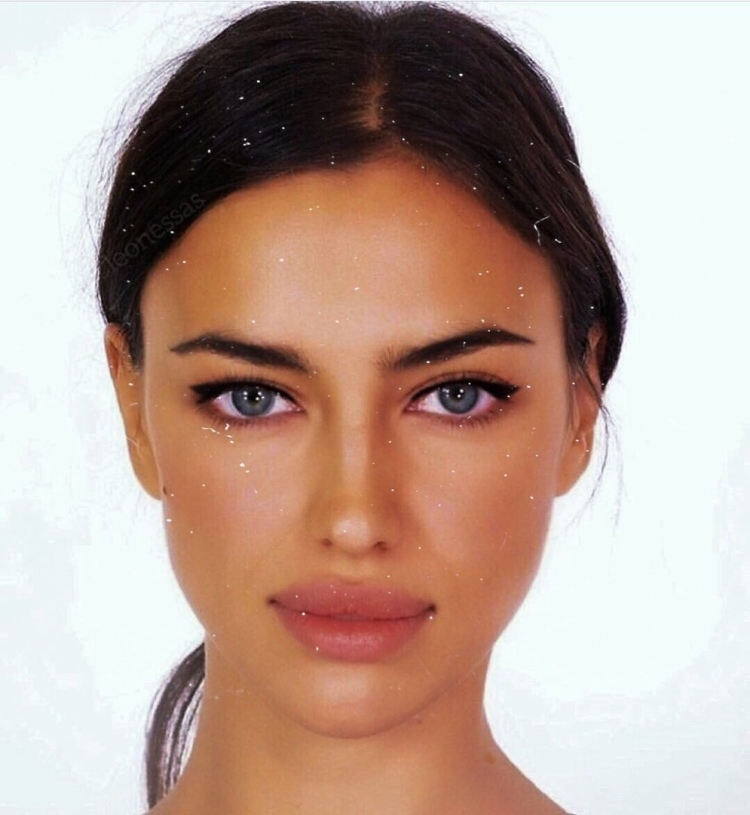 Ирина Шейк анфас