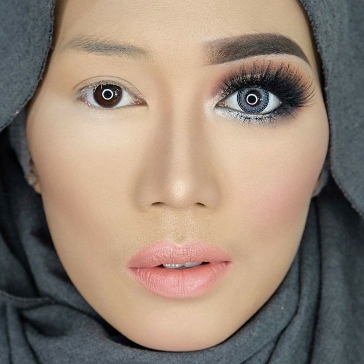 Смоки увеличивает глаза