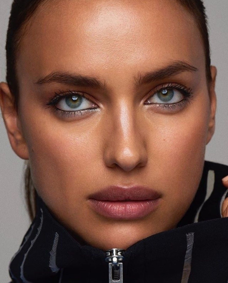 Ирина Шейк цвет глаз