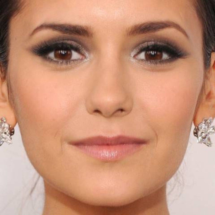 Нина Добрев Смоки