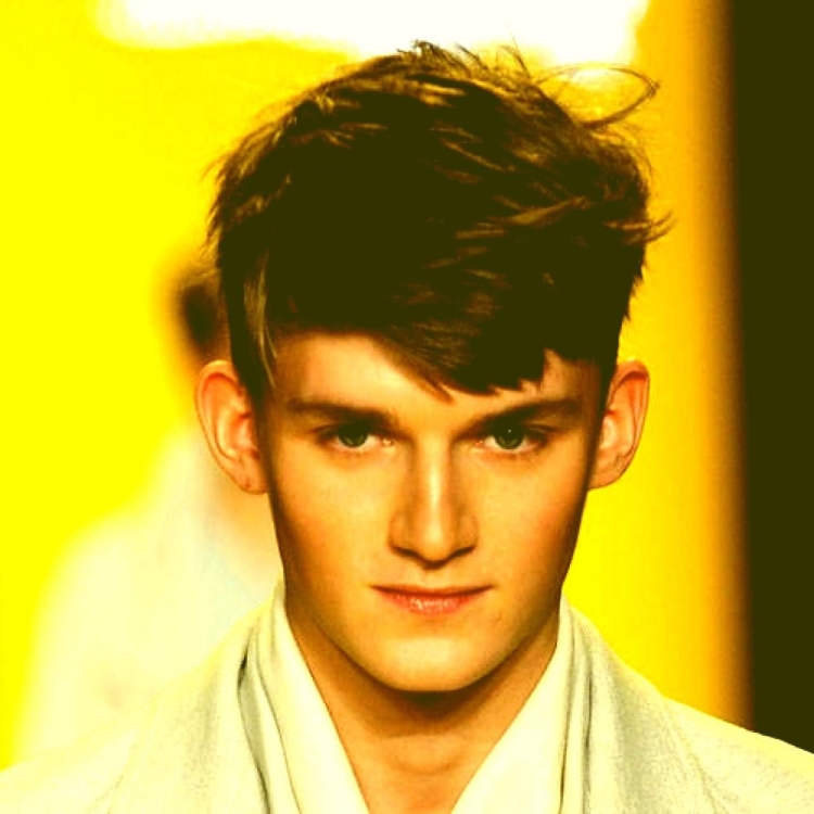 Модельная стрижка мужская для подростков