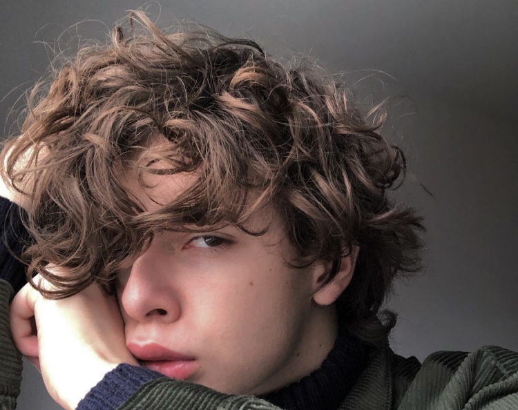 Кудри у мальчика