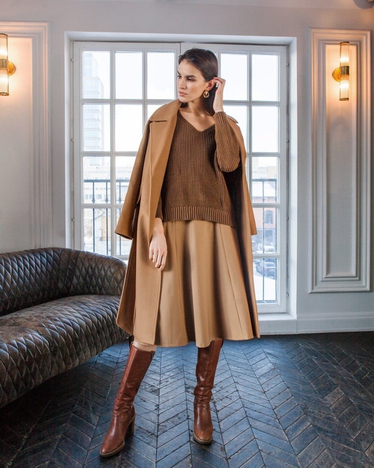 Платье цвета мокко