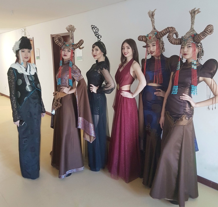 Стилизованные бурятские платья