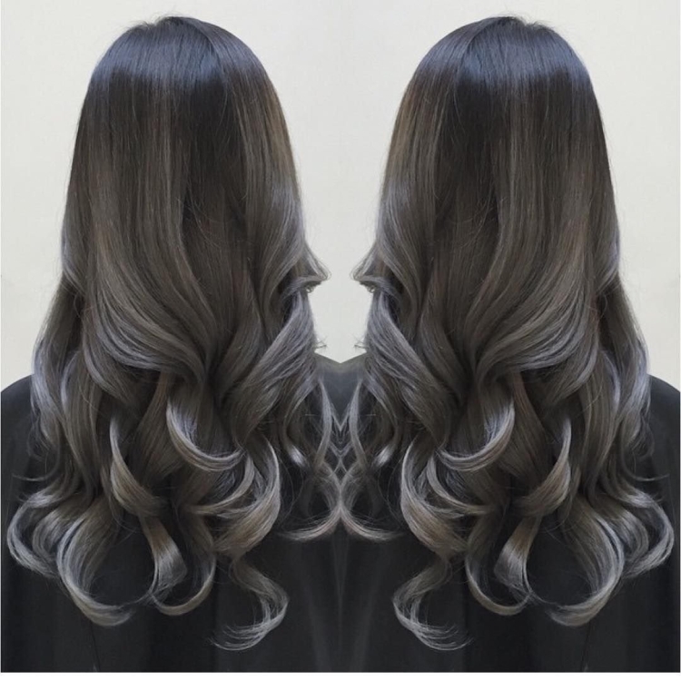 Пепельный шатуш на темные волосы